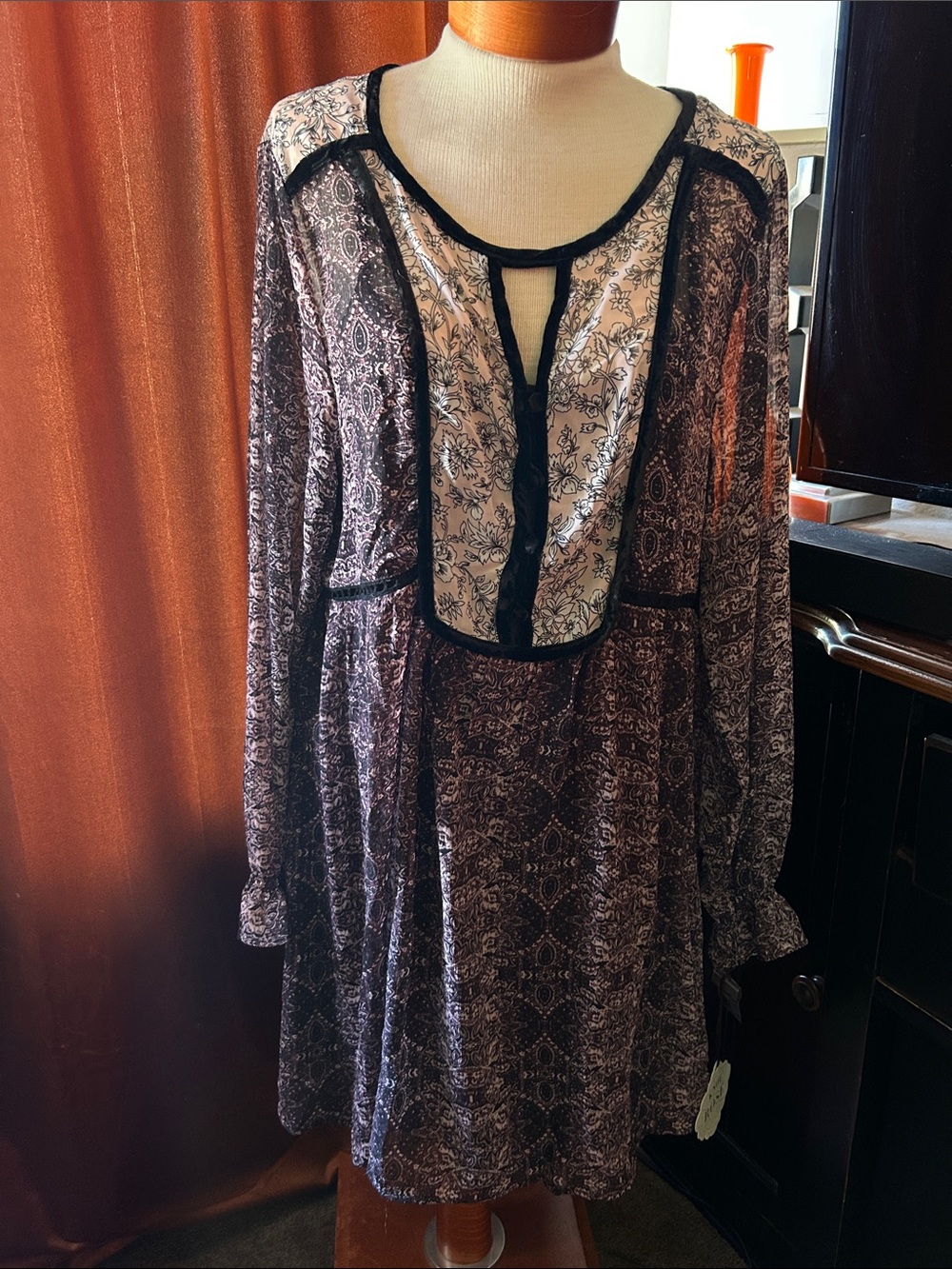 Knox Rose Black and White Boho Long-Sleeve Tunic Dress